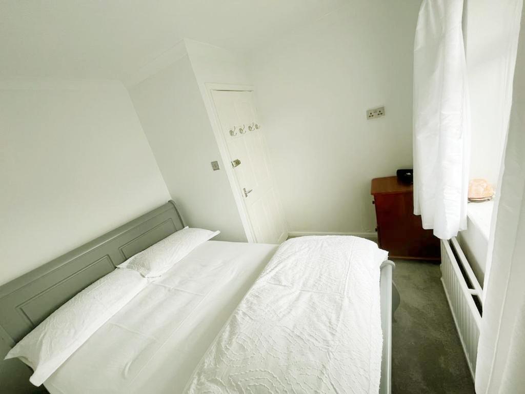 Blessings Of Peace Home Away From Home Cardiff Exterior foto